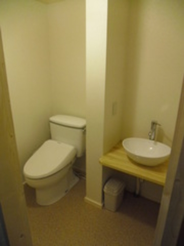 洗浄機付トイレ２階和室８畳