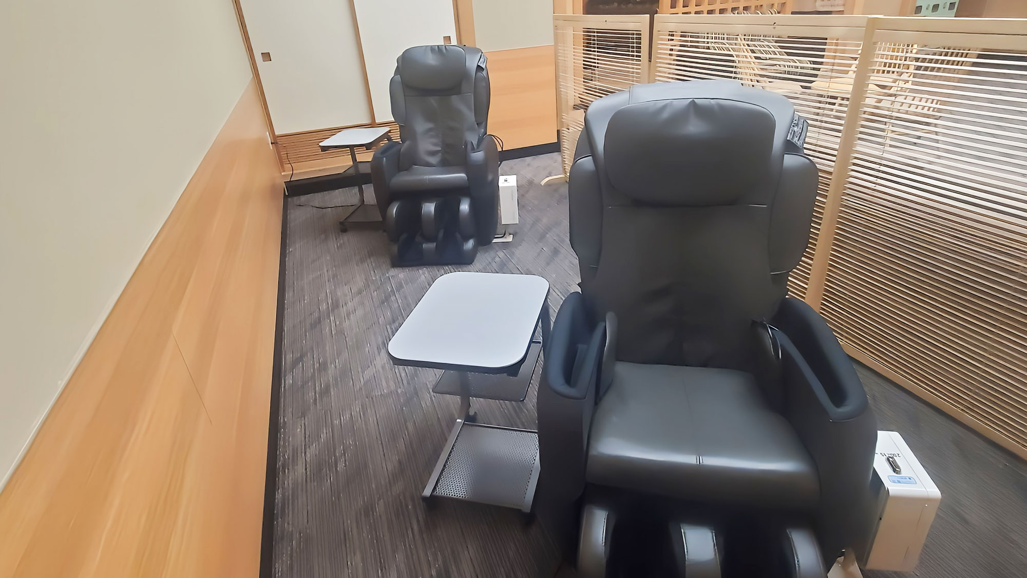 日帰り休憩室-マッサージチェアもございます。