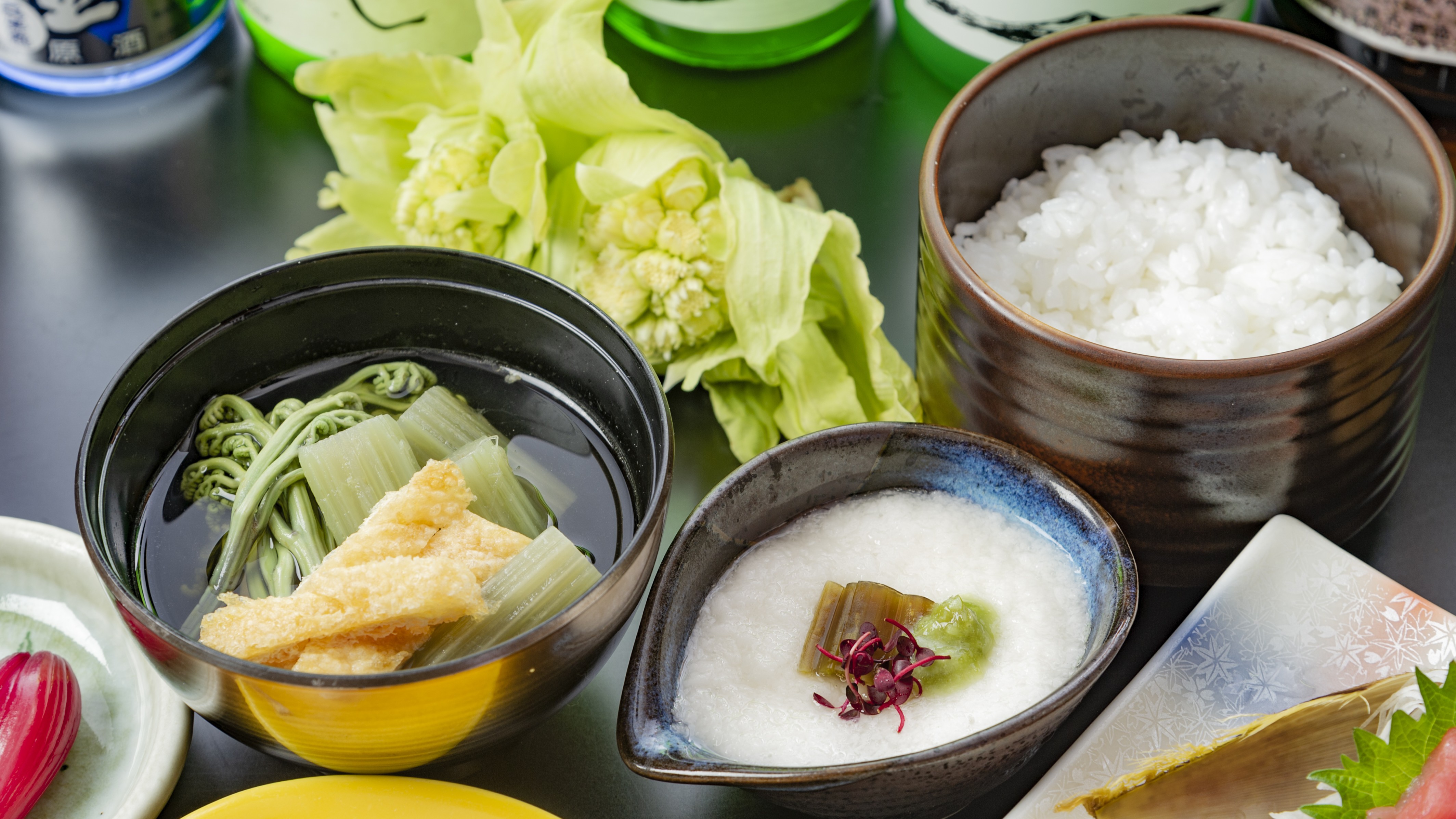 春の基本和食膳／ニセコ産お米を使用。清らかな水が育んだ食材の美味しさをご堪能ください。（イメージ）