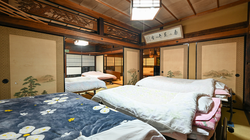 *【和室26畳（大広間）】寝室が二間とリビングスペースがあるので、広々と快適にお過ごしいただけます。