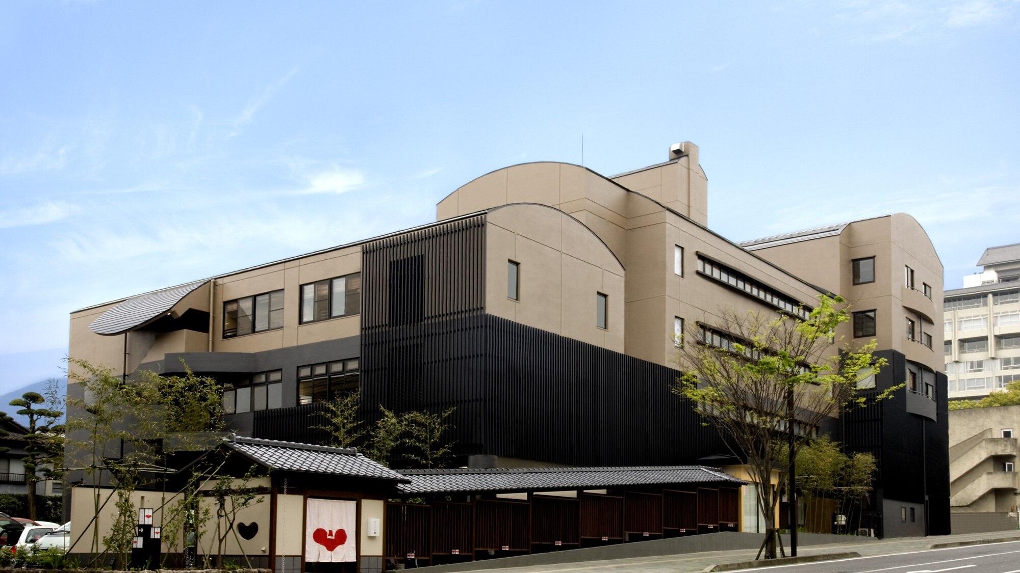 ■外観｜別府駅から徒歩6分の好立地