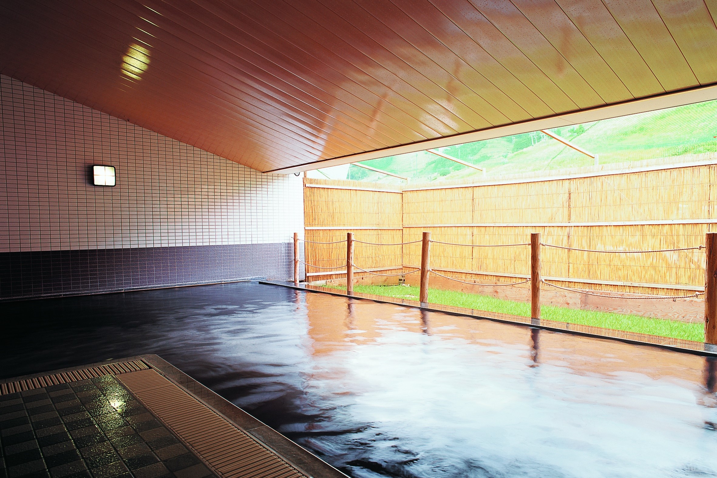 火打の湯　露天風呂（宿泊者の方は入湯税(おとな1泊につき1名￥150)を別途頂戴いたします。）