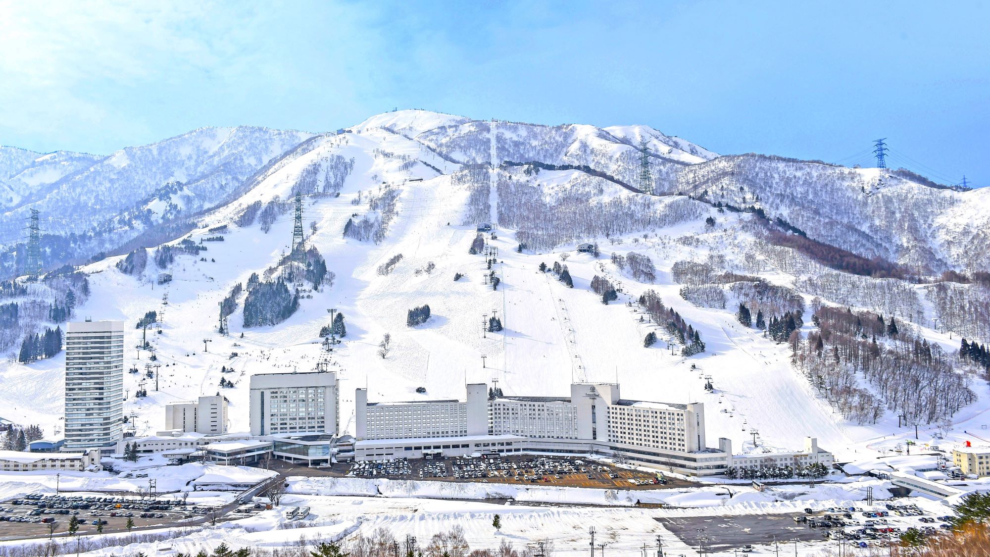 この場所だけの雄大な景色と、目の前の最高のゲレンデ。