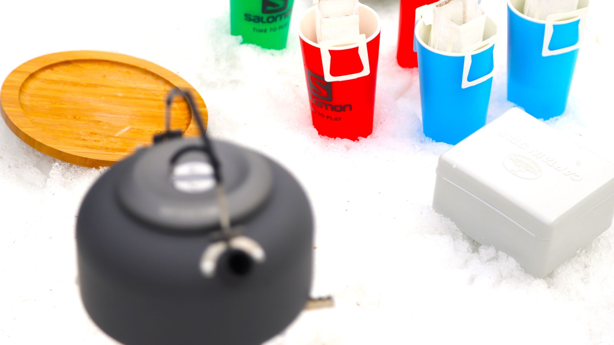 【10:30】一面の銀世界で味わう熱いコーヒー。静寂と絶景に包まれる、至福の休息を苗場で。