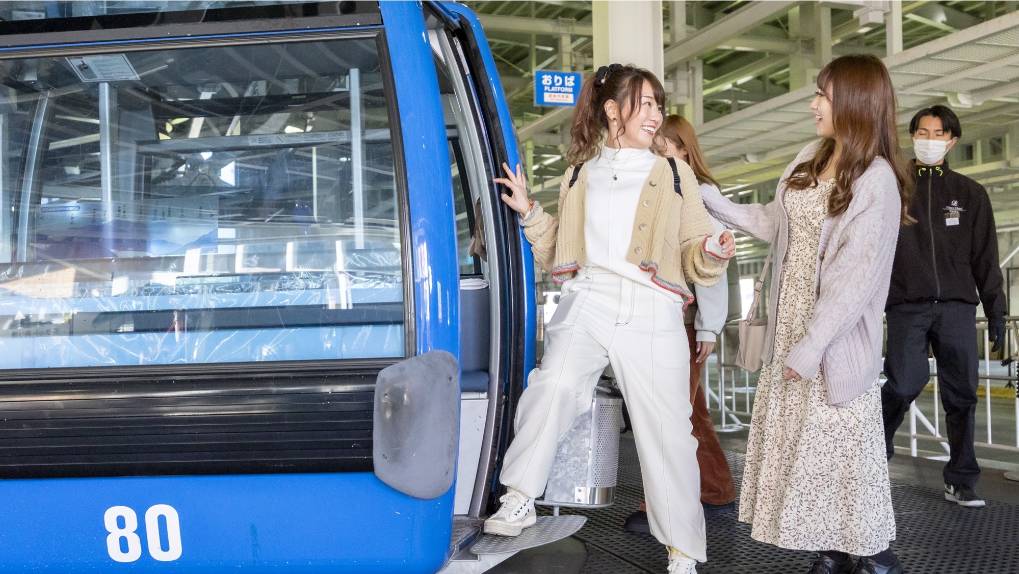 【12:00】苗場プリンスホテル到着したらそのままシャトルバスでドラゴンドラ山麓駅へ。
