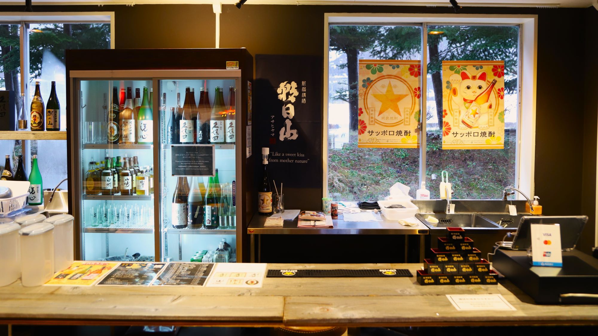 新潟の地酒と出汁染みおでん。雪国の至福の味わいで、スキー帰りの一日を締めくくる。