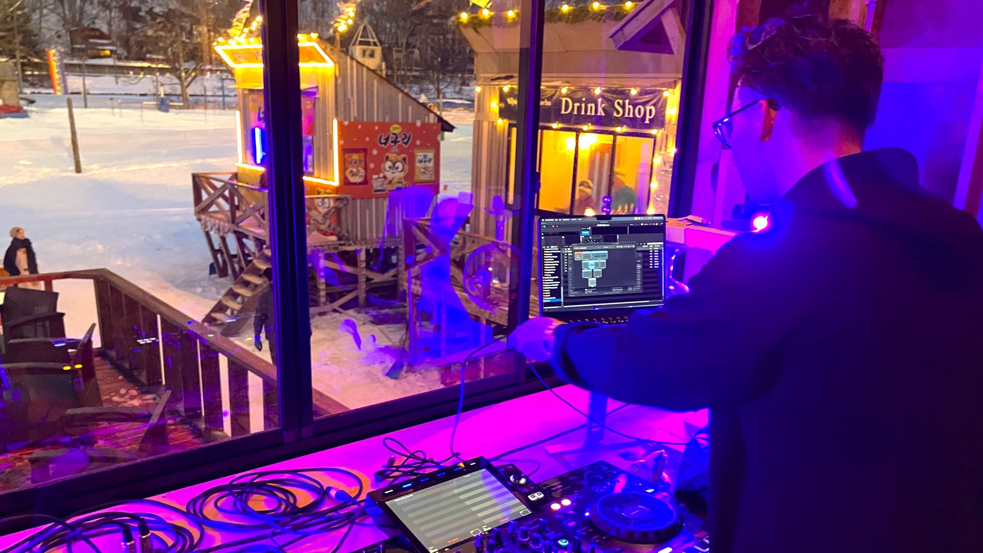 雪山に響くDJビートと至福のひととき。苗場でしか出会えない、心躍る贅沢な夜のアプレスキー。