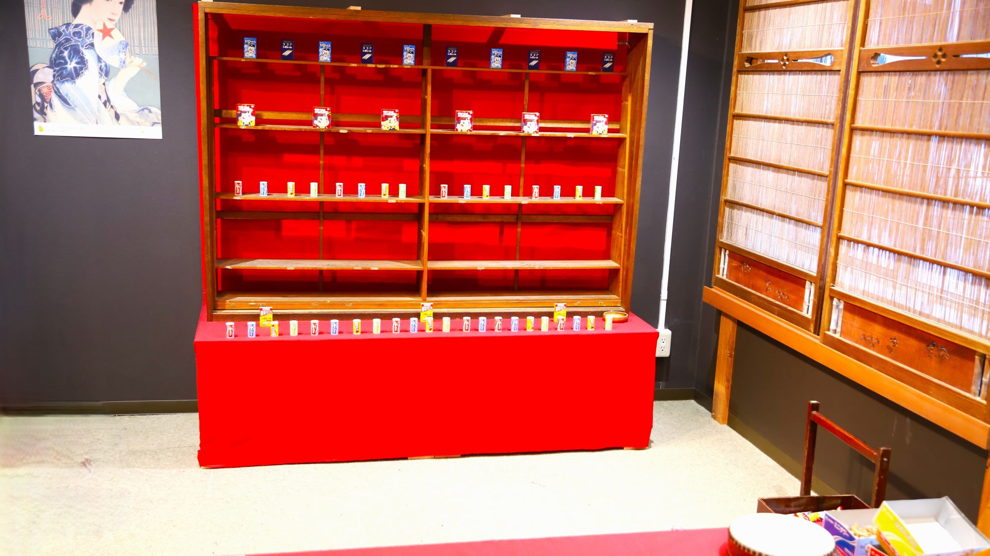 狙いを定めて景品をゲット！大人も子供も夢中になれる射的で、夜市の思い出作りを。