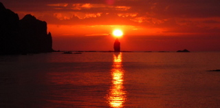 神威岩と夕日