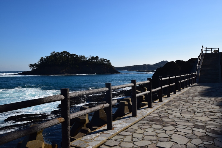 西泊海水浴場（なや浜海岸）の遊歩道