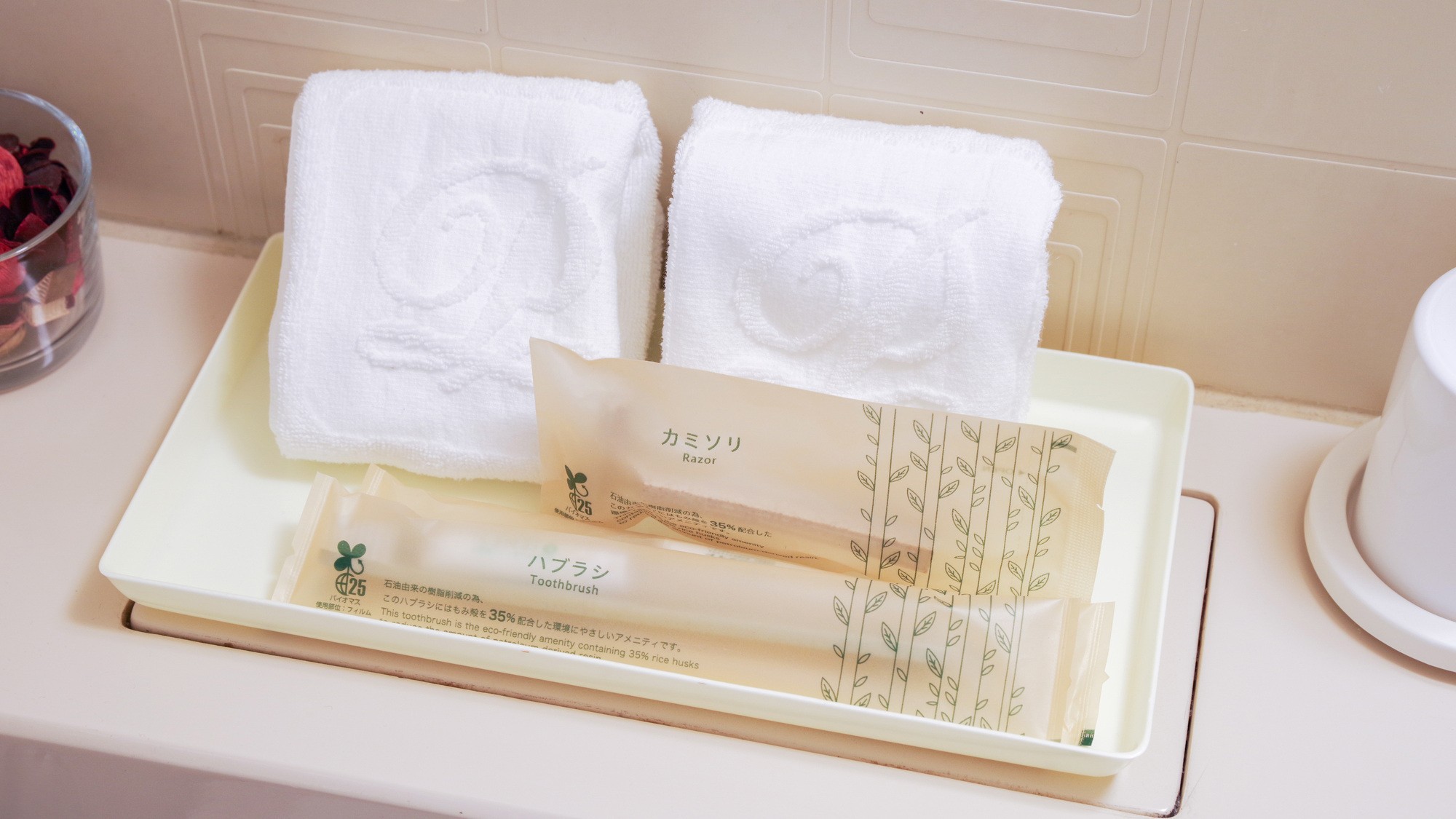 【東館ツインルーム】アメニティ（歯ブラシ・カミソリ）