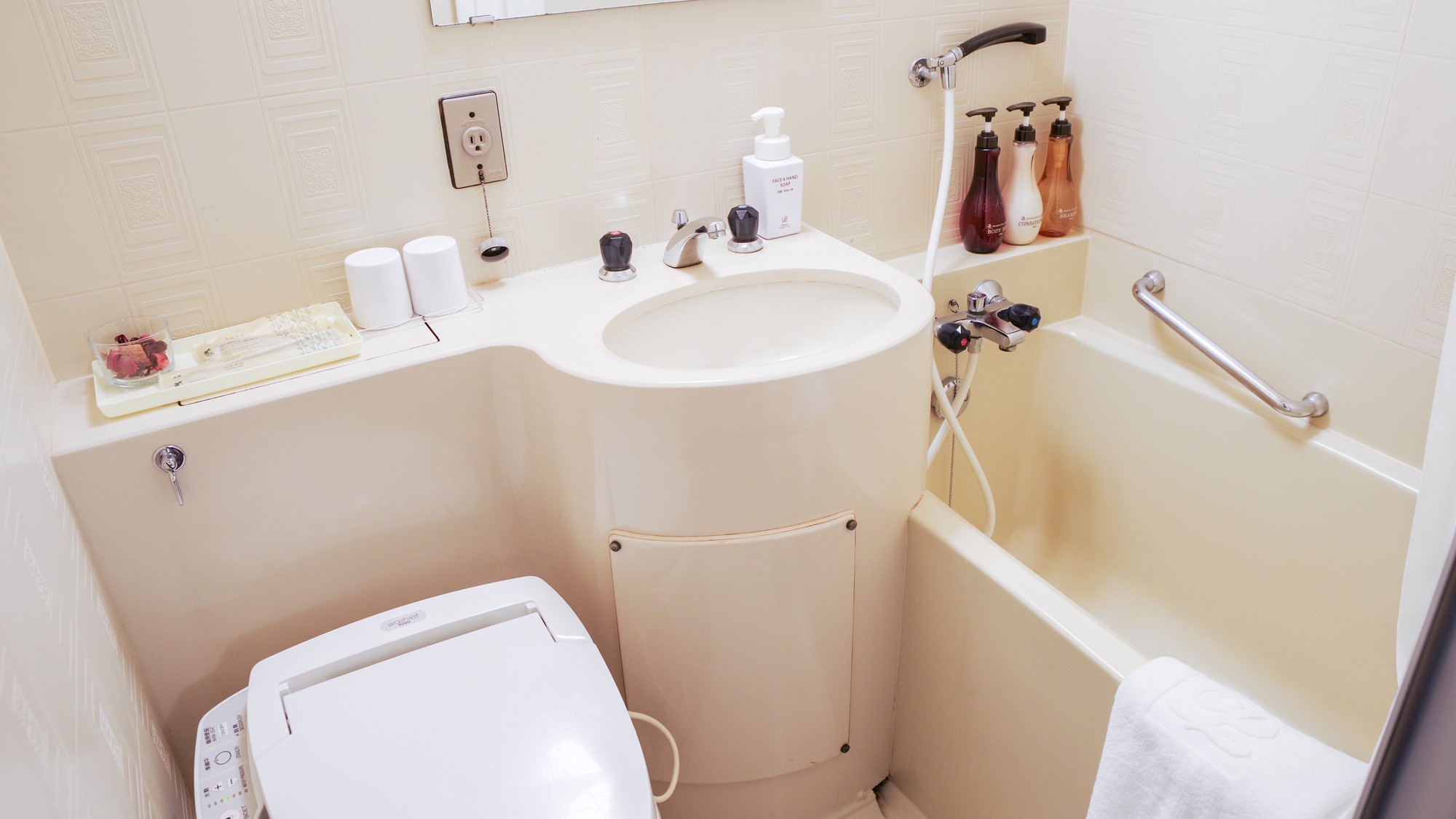 【本館ツインルームC】バスルーム、トイレ