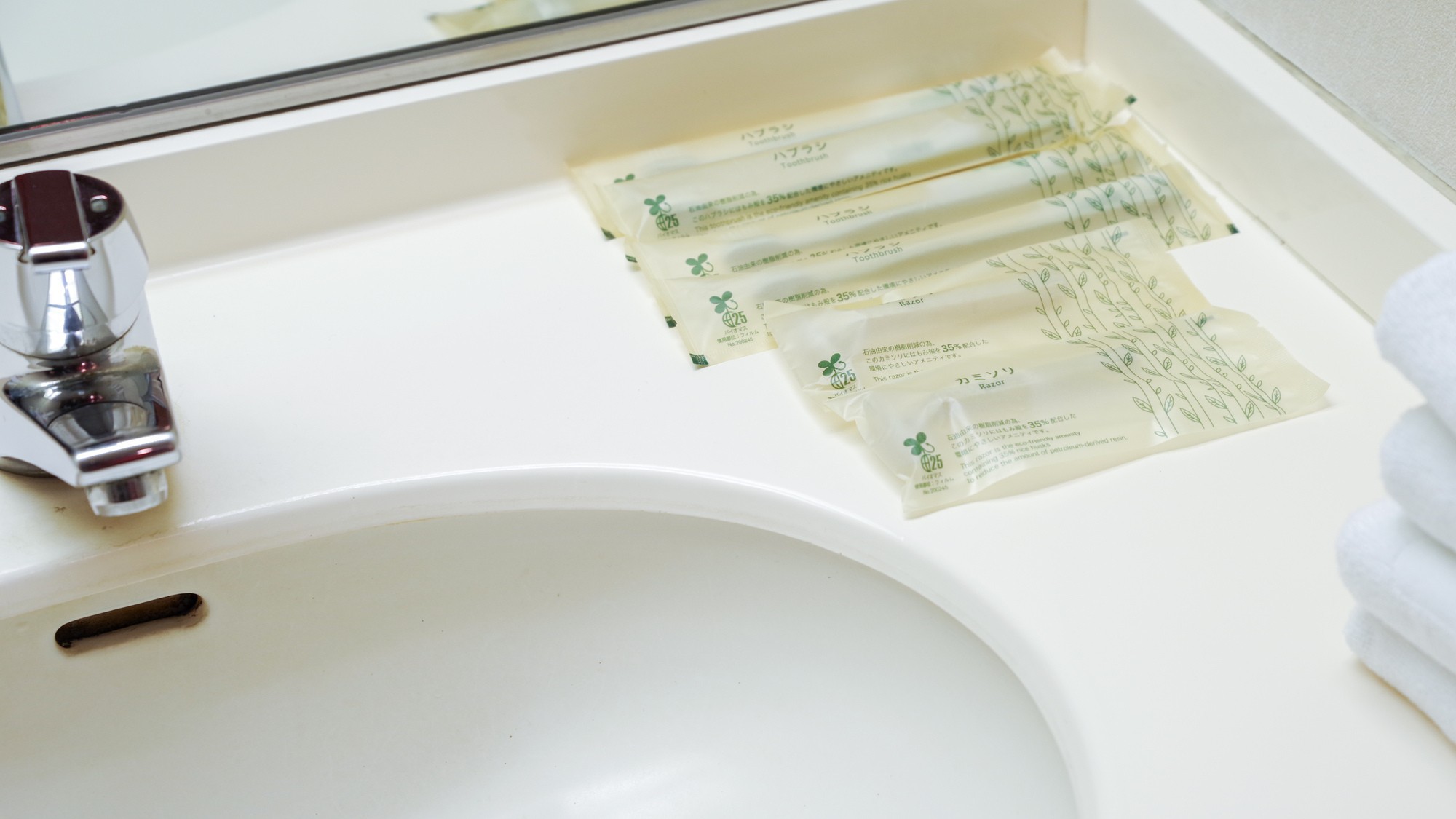 【本館ファミリールーム】アメニティ（歯ブラシ・カミソリ）