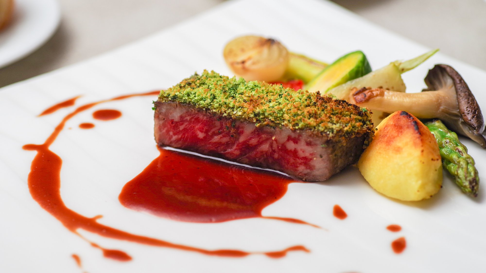 【万座ディナー】（4/4～）国産牛のソテー 赤ポルト酒ソース