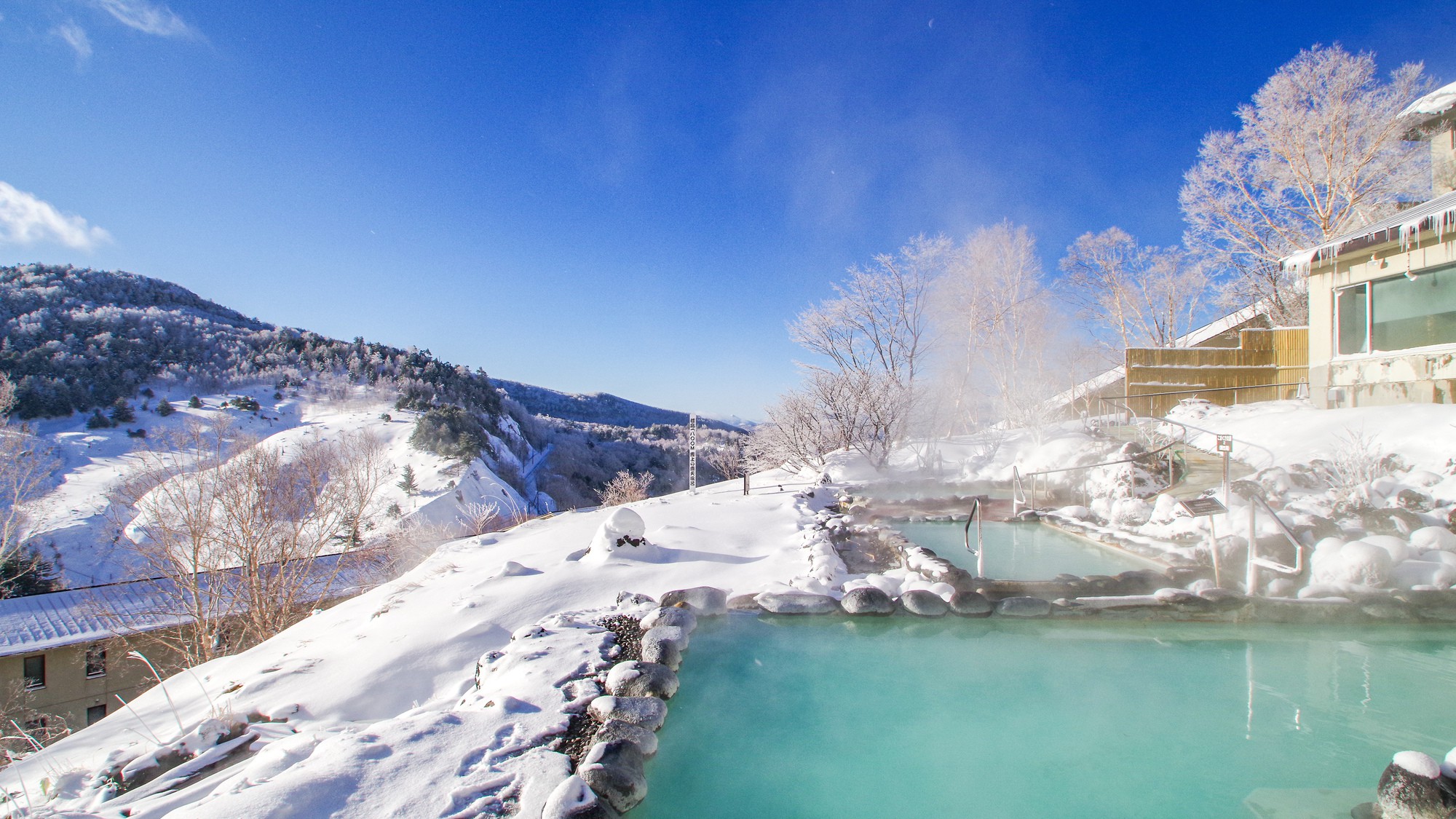 【こまくさの湯】冬は白銀の雪景色をお楽しみいただけます。