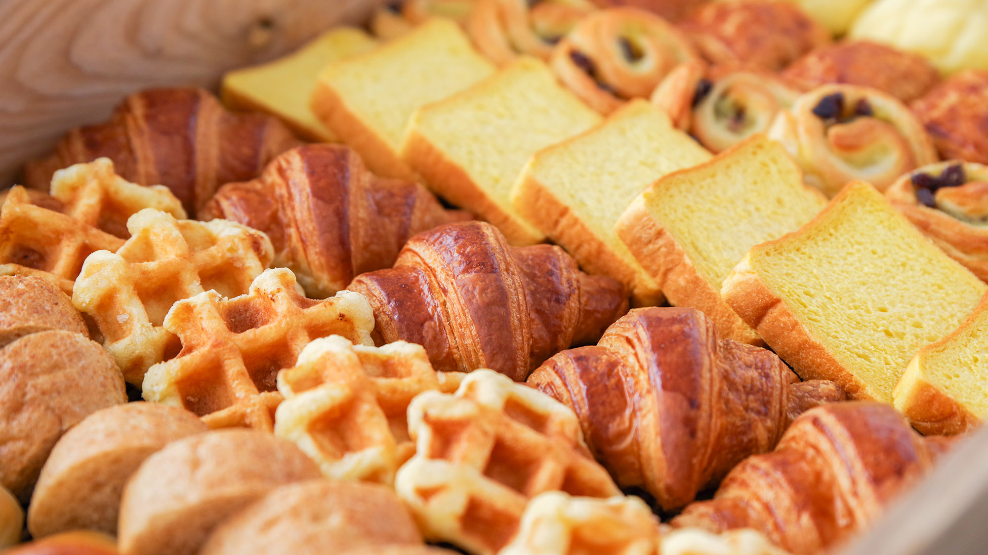 【モーニングブッフェ】パンで彩る朝食のひととき　朝のひと皿に