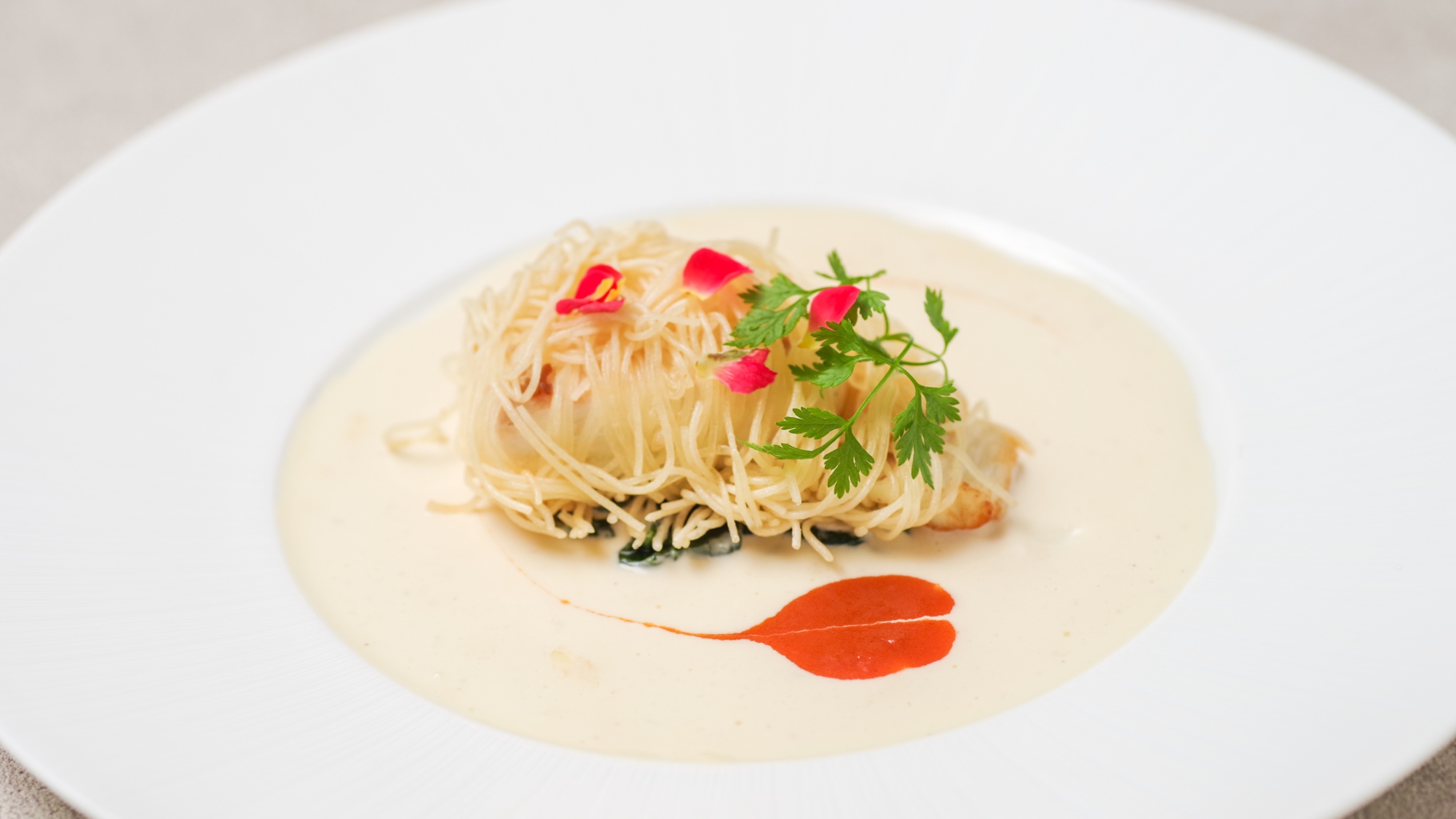 【万座ディナー】(2/6～3/21) 白身魚のカダイフ包み　クリームソース