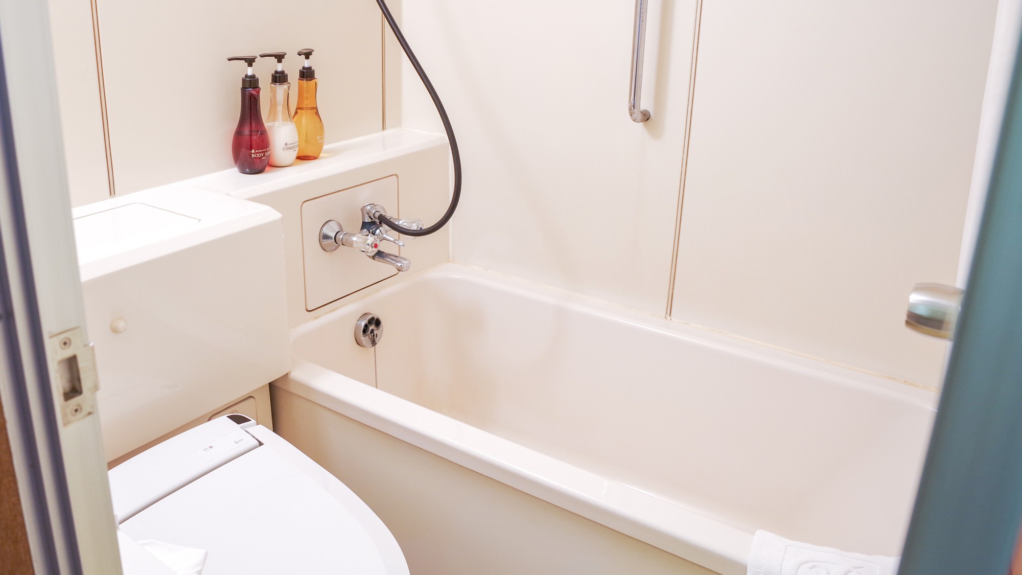 【本館ファミリールーム】バスルーム、トイレ