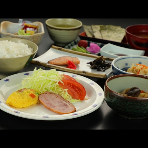 朝食一例です。朝からお客様に元気になっていただけるような朝食をご提供します。