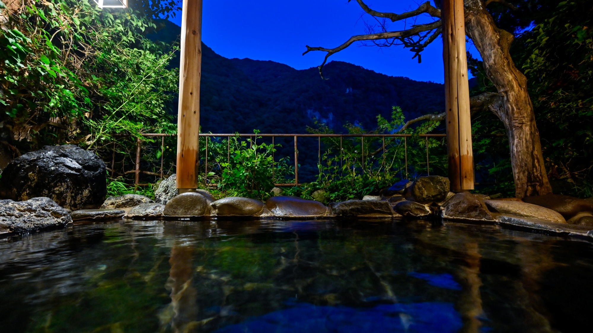 【もみじ谷】夜の景色を独り占めできる空間