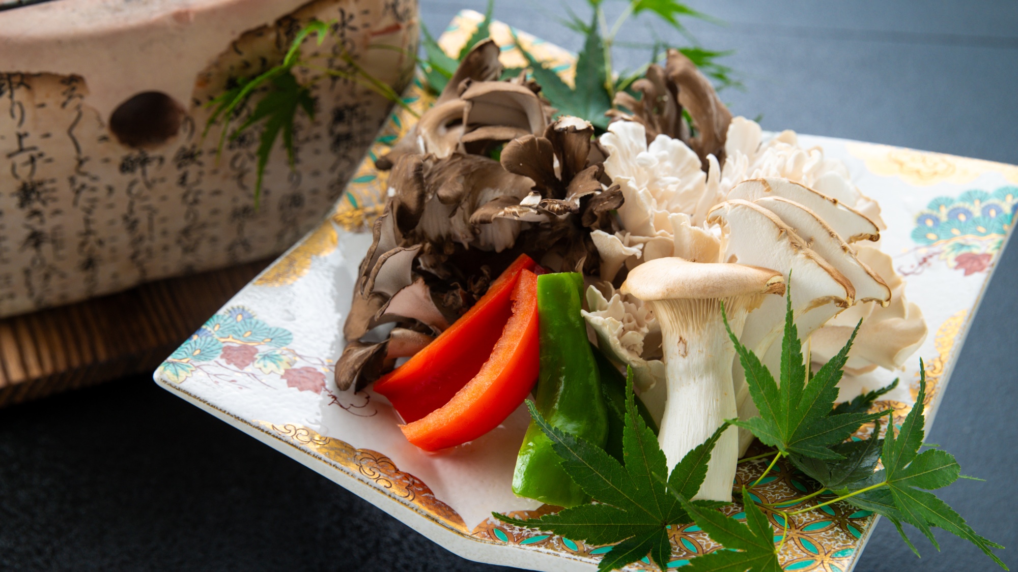 【別注料理　採れたて舞茸の炭火焼き】香り高い老神の舞茸を炭火焼きでご堪能ください