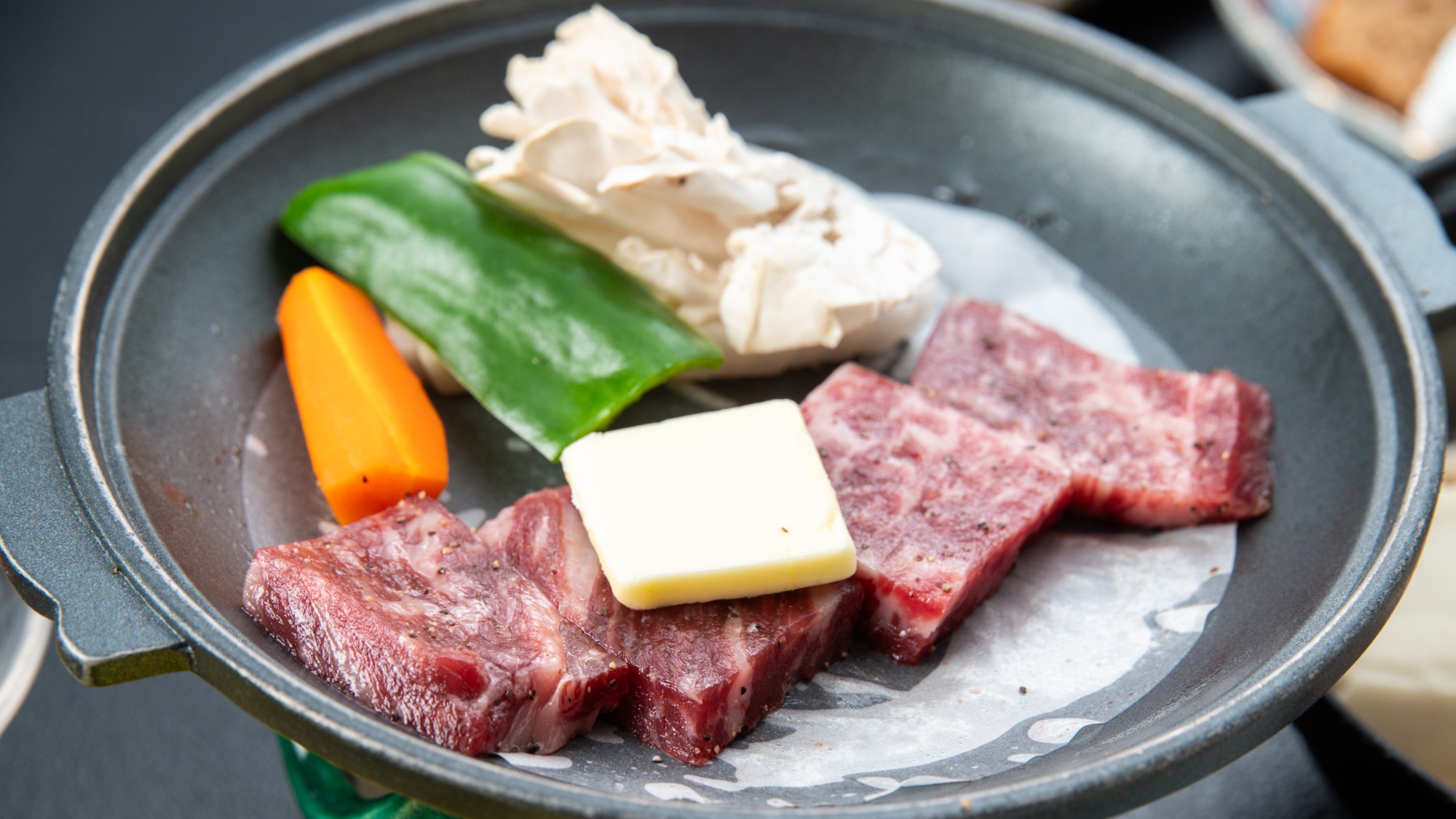 【ご夕食一例】地産地消にこだわった味覚をお楽しみください