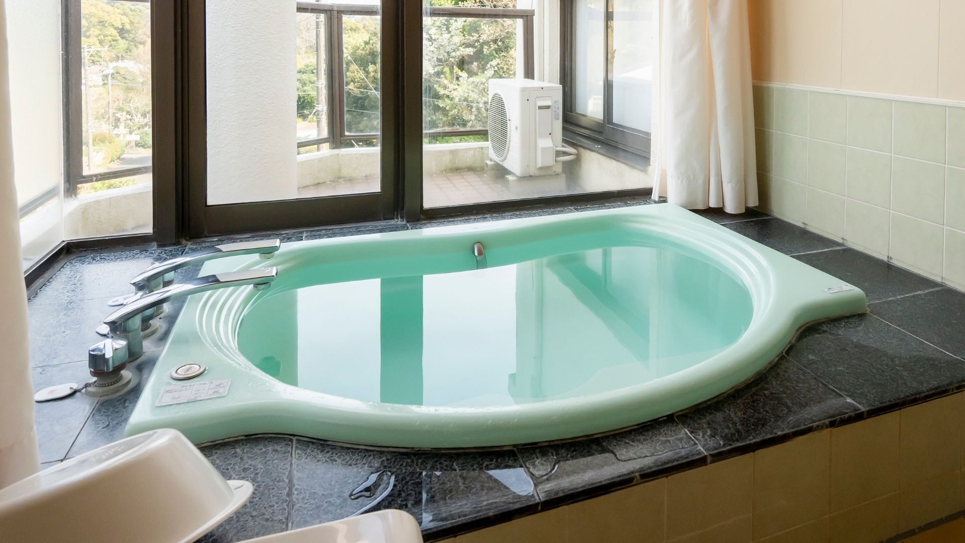 デラックス70平米4名用洋室ベッド2+2 ＜八丈島1・2号＞