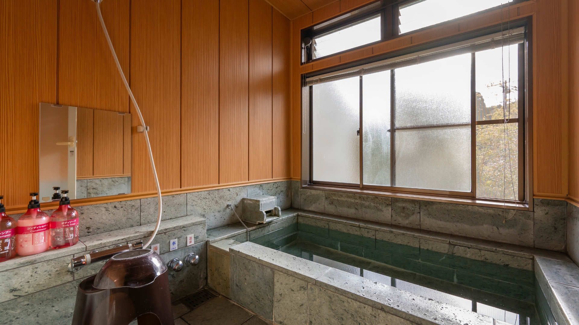 デラックス石風呂タイプ51平米5名用和洋室＜新島1〜3号＞