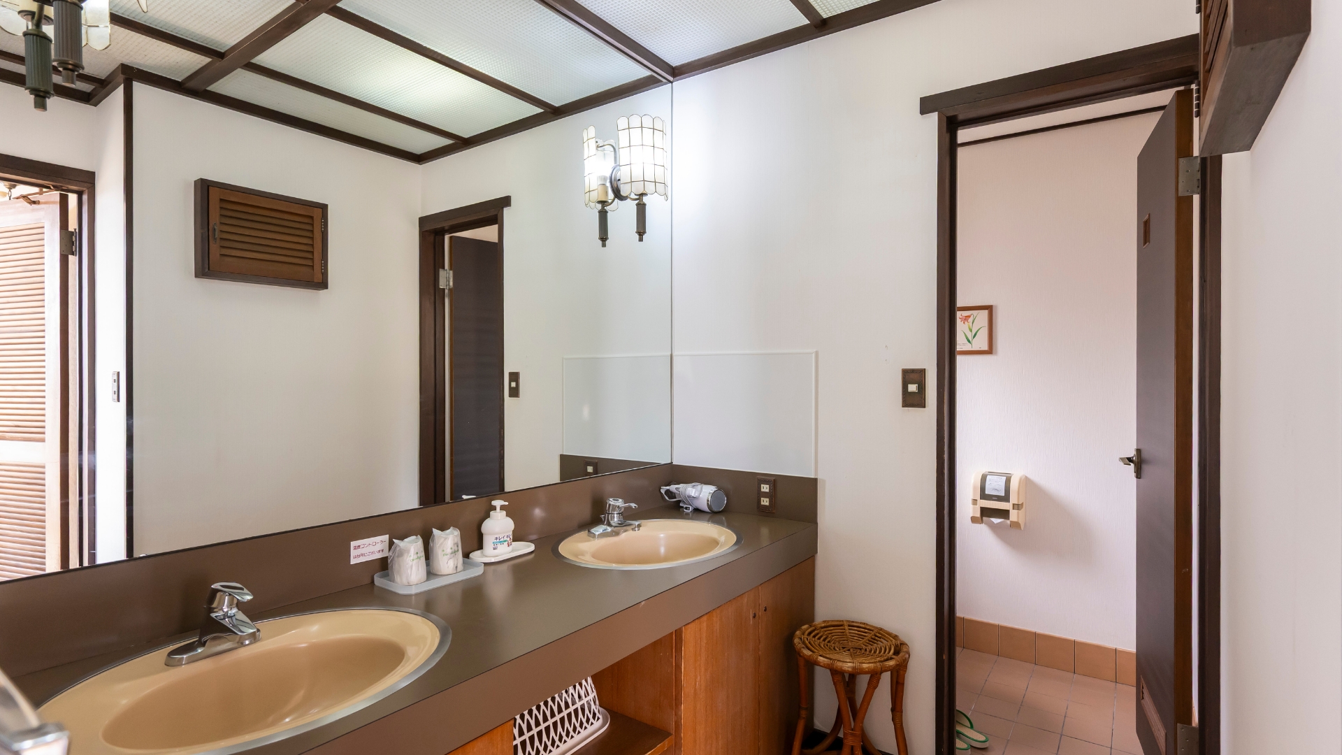 デラックス石風呂タイプ78平米6名用和室＜八丈島6〜10号＞