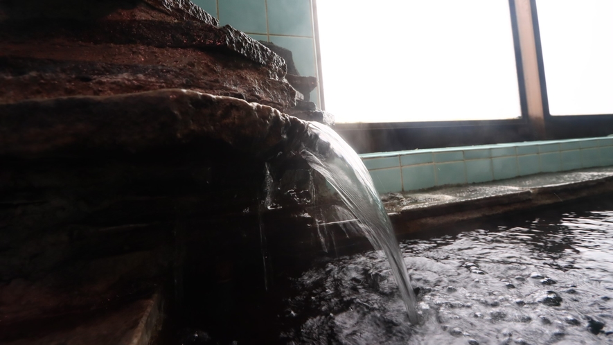 【お風呂】源泉かけ流しの温泉は24時間入浴可能です。 