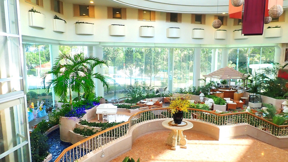 【34％OFF】【楽天スーパーSALE】北谷も那覇も好アクセス♪県内屈指の屋内外プール無料＜朝食付＞