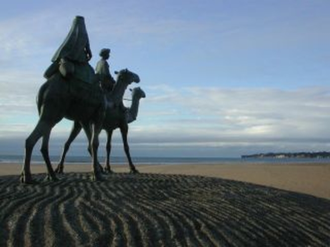 月の沙漠の生まれた浜