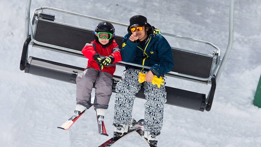 *苗場スキー場では小学生以下のリフト券無料！親子でスキーを楽しもう♪
