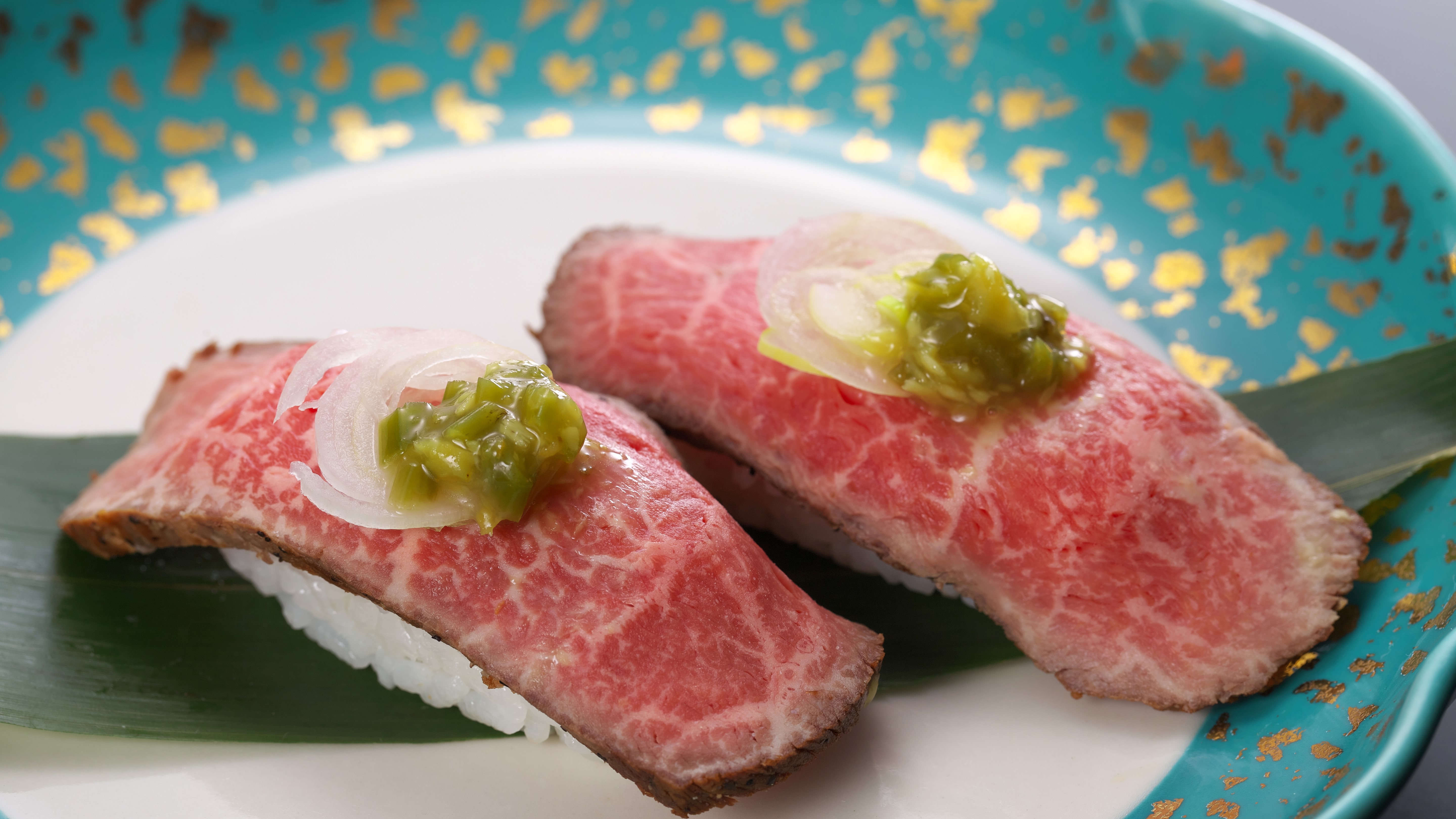 別注料理　A５等級飛騨牛ローストビーフ寿司（一例）