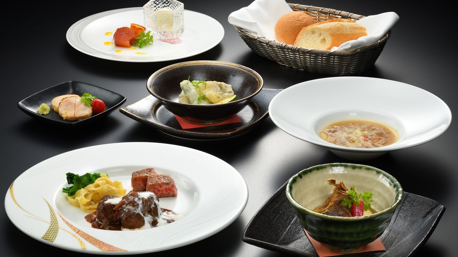 【ちょっと贅沢なホテルステイ】雪景色とともにワンランクアップの銀河ディナー＋リフト1日券付き