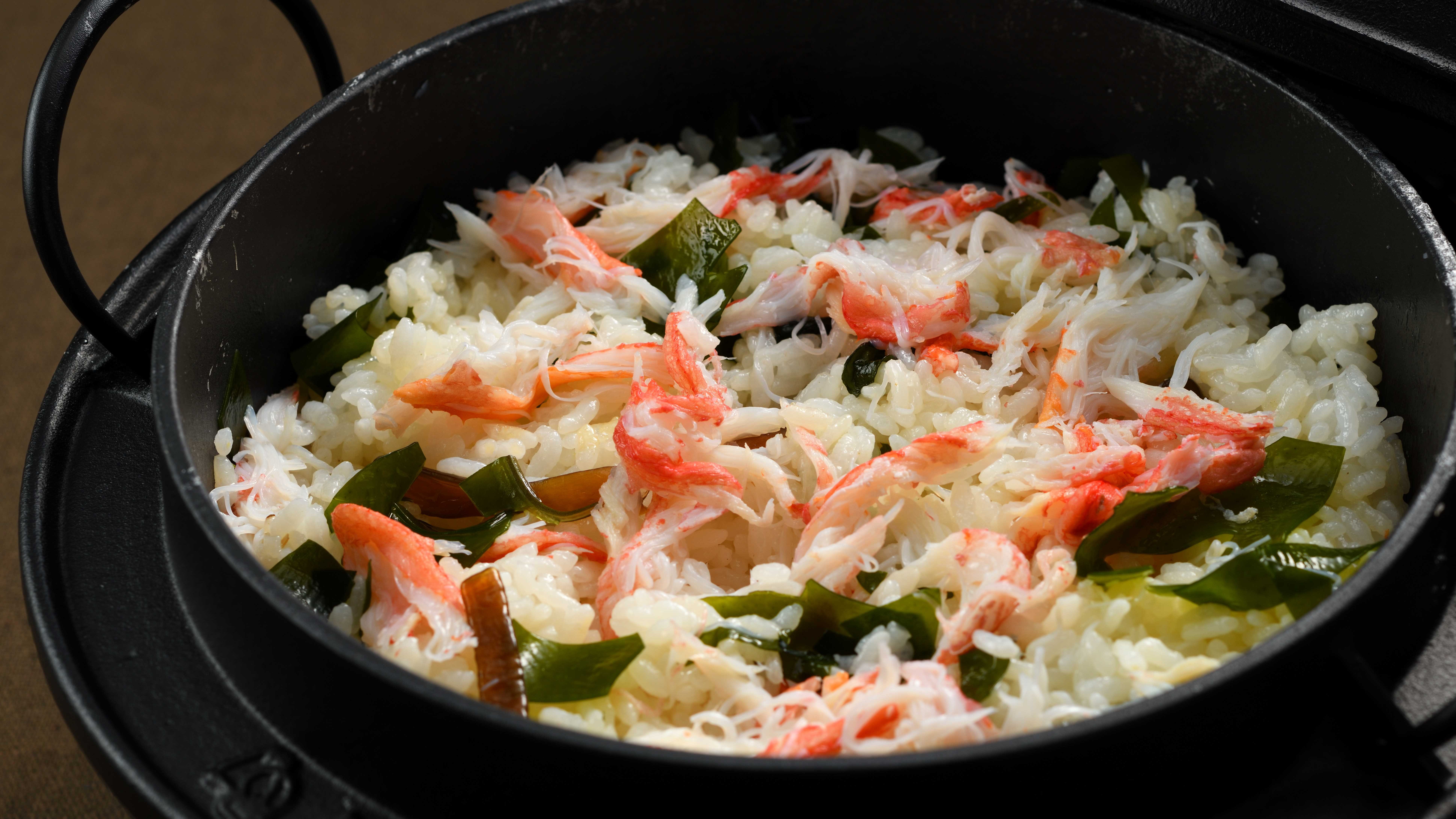 蟹と三陸わかめの炊き込みごはん