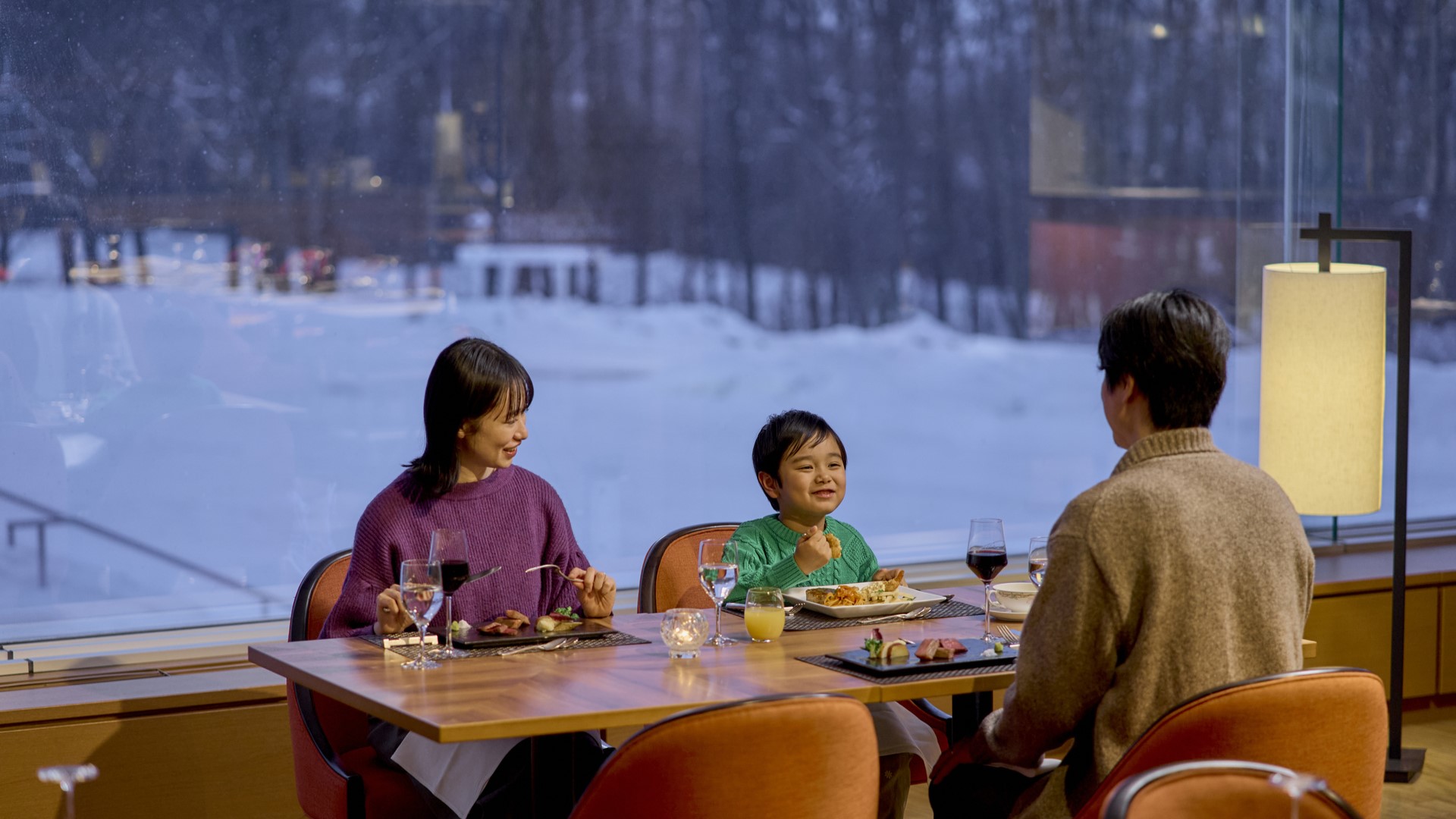 【レストランこぶし】小学生までのお子さまは、お子さま用のコースディナーのご用意となります。