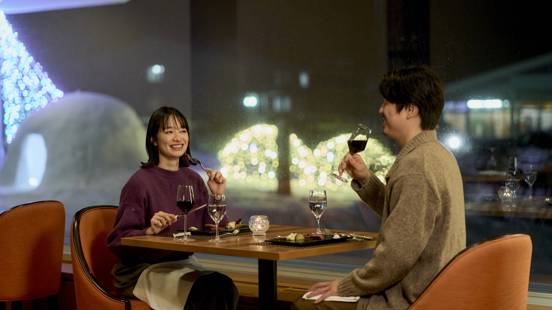 【レストランこぶし】雪景色を楽しみながら、コース料理をご堪能いただけます。