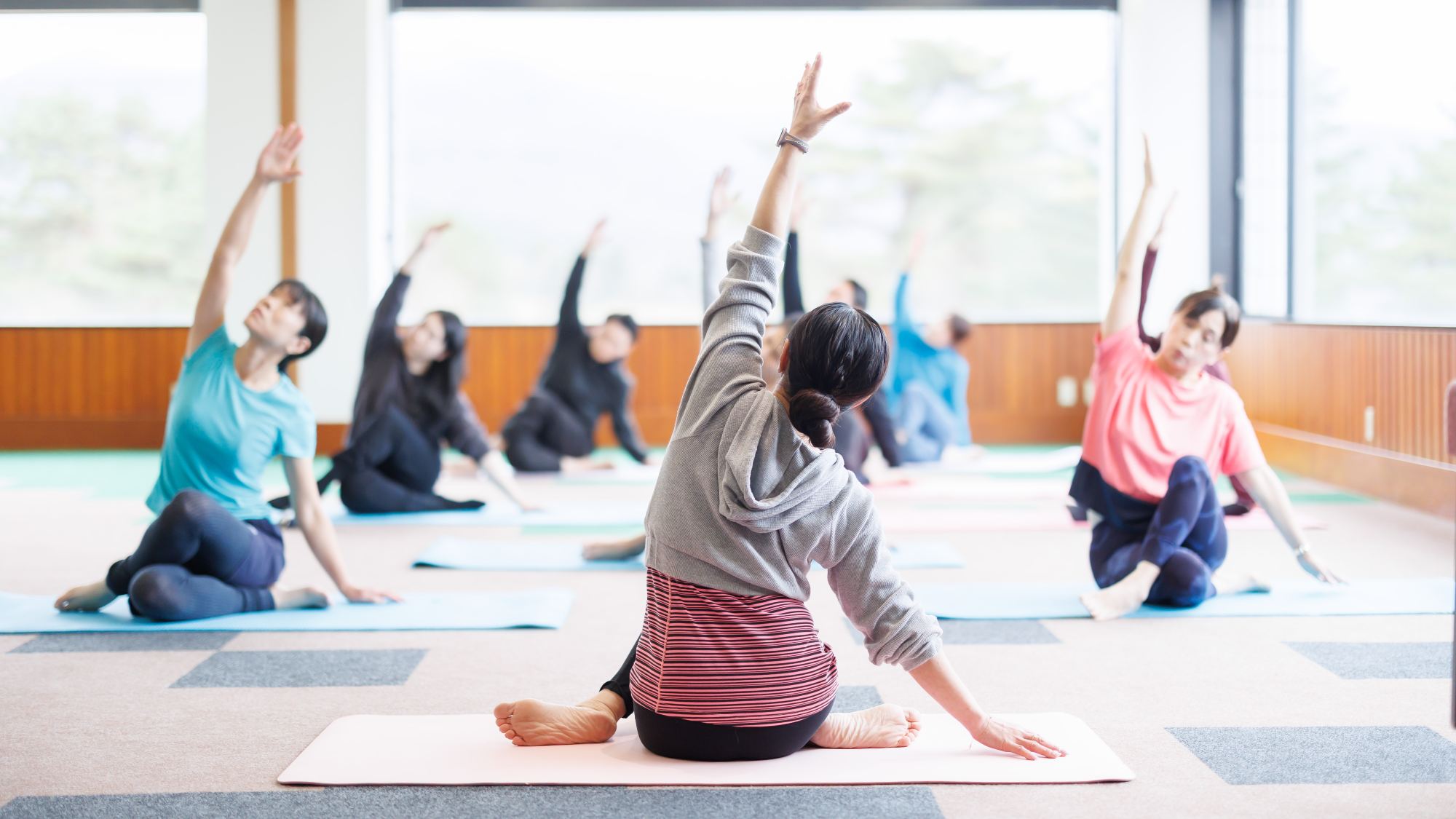 ヨガ（コンペルーム）