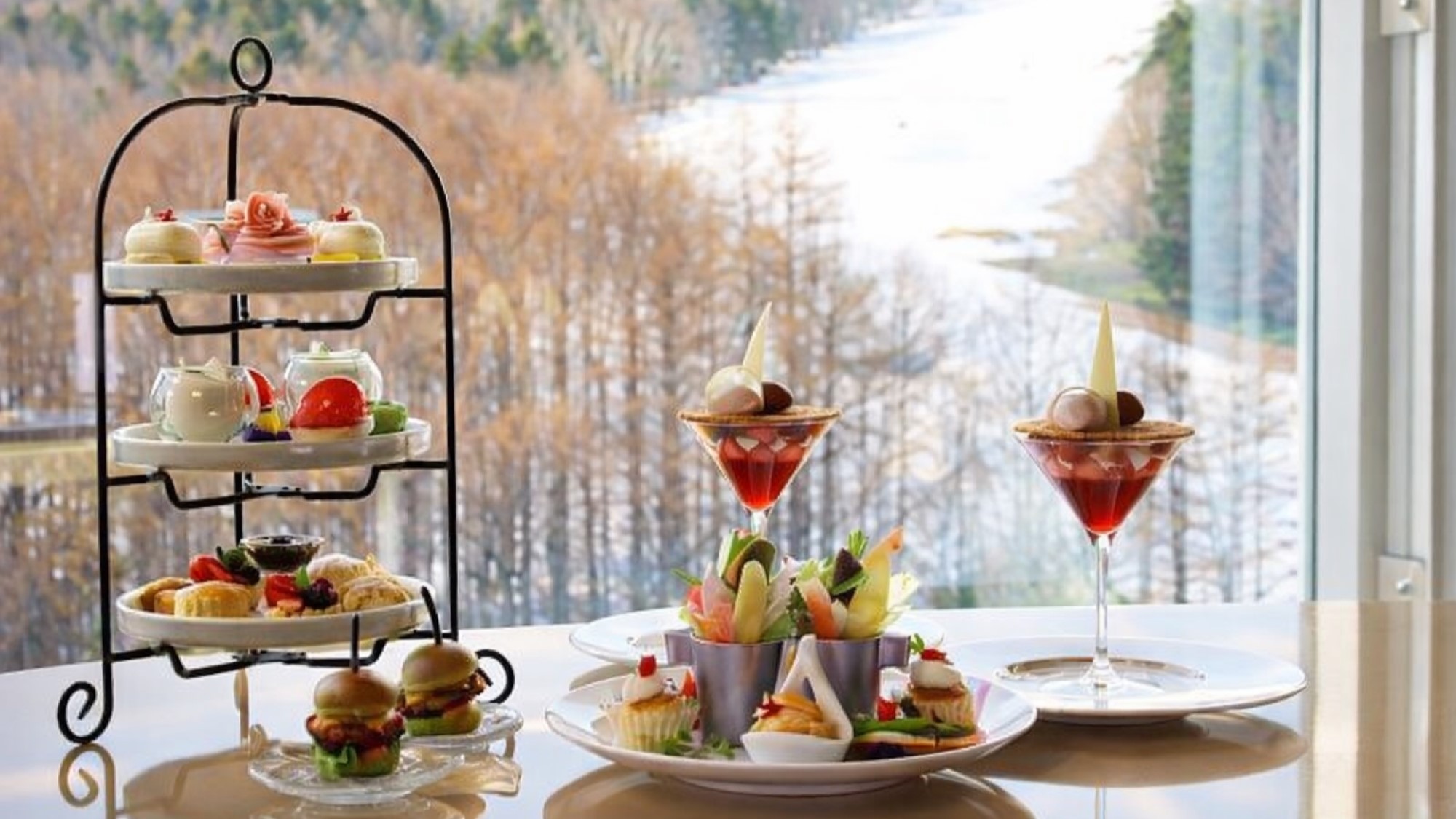 【AfternoonTea】ホテル12階トップオブフラノにて景色を見ながらご賞味ください