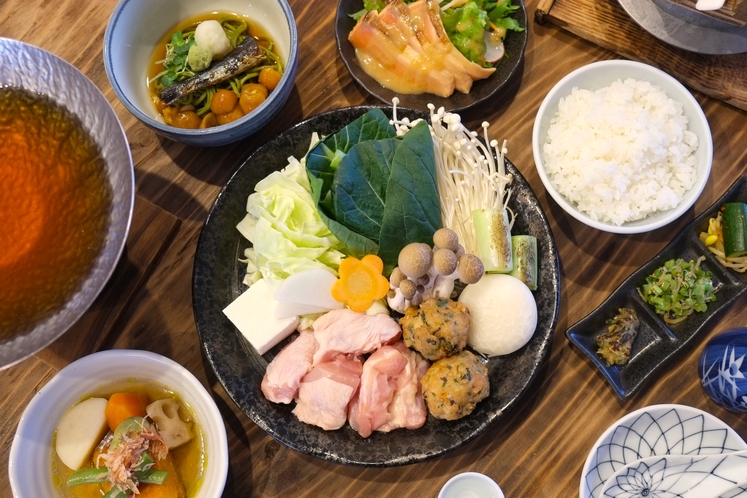 しょうゆ鍋と田舎お番菜と釜炊きご飯