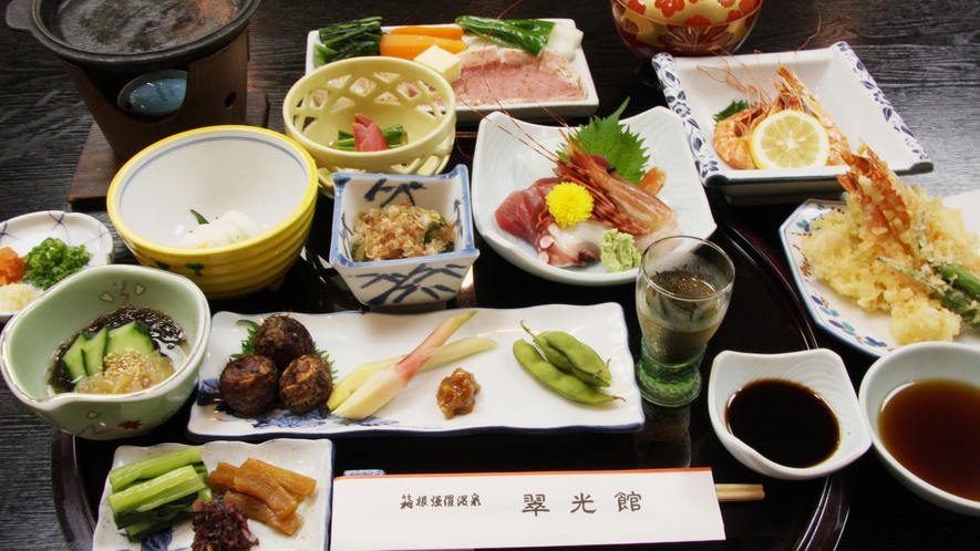 *夕食一例／四季折々の食材を活かした和食料理を召し上がれ！