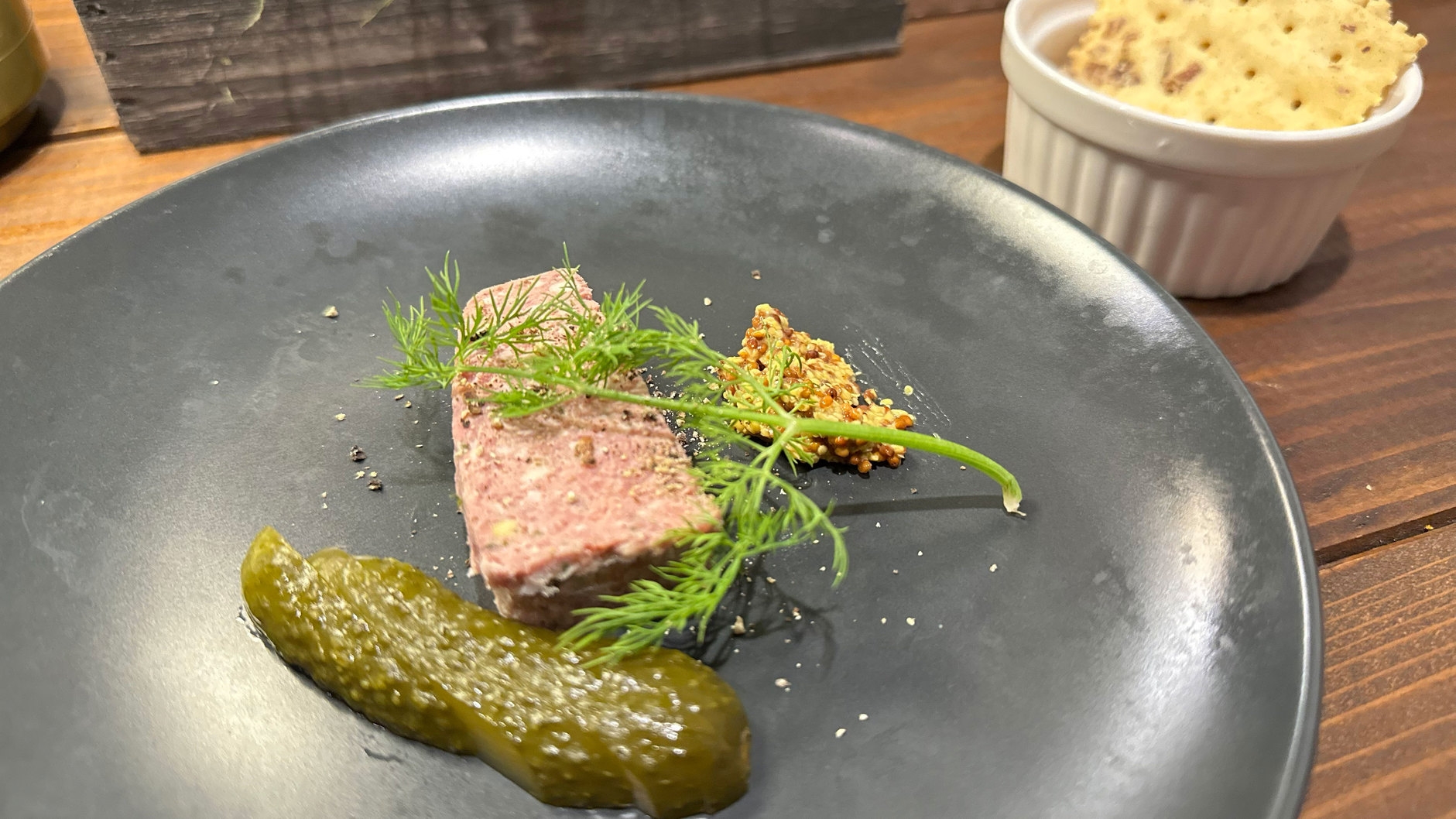 【秋〜春の平日限定セール】ウッドデッキ付ツインの日替わり会津産黒毛和牛2食付が通常より1000円引！