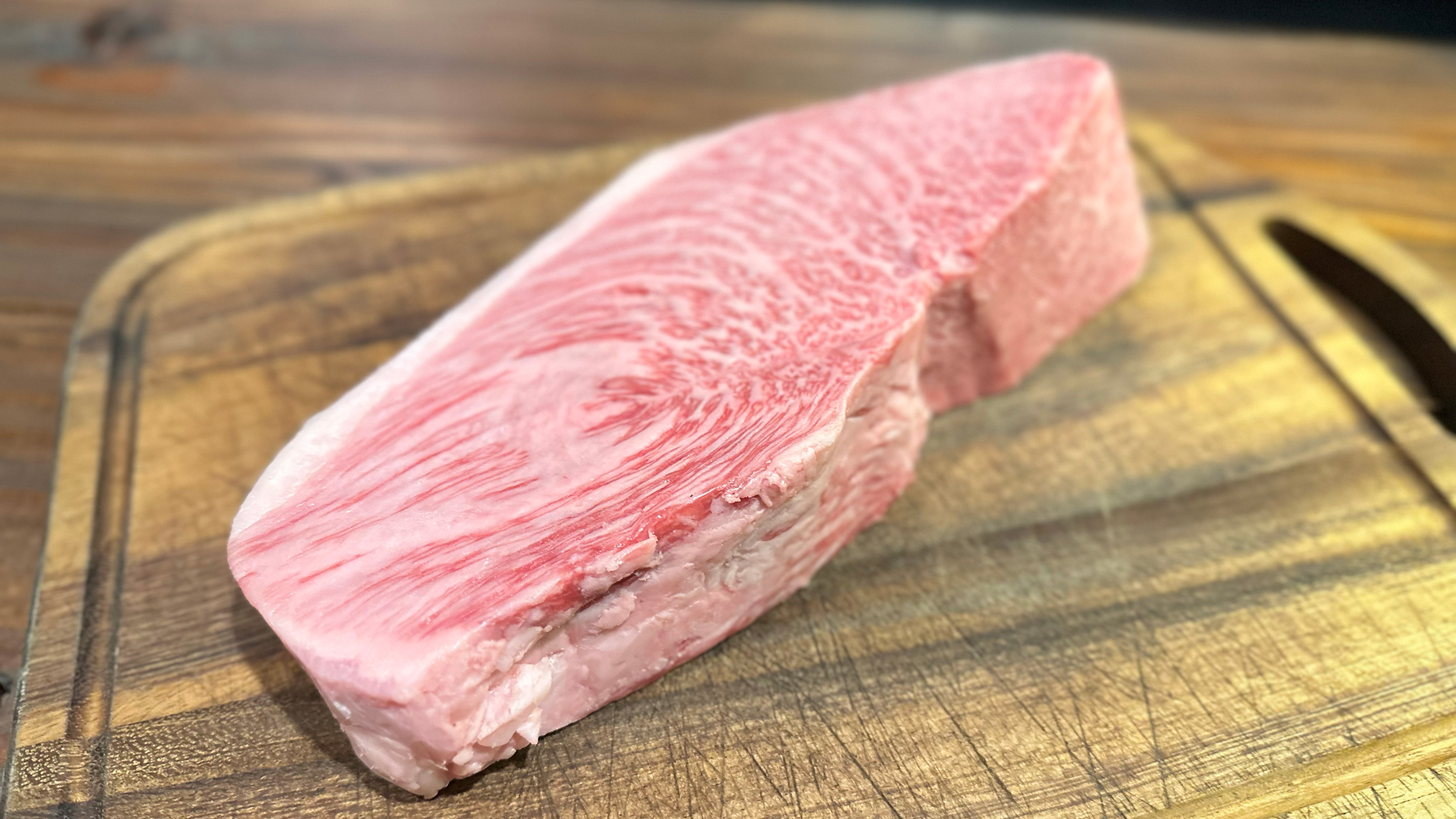 秋冬夕食一例：サシの入ったジューシーな会津産黒毛和牛ステーキ150g