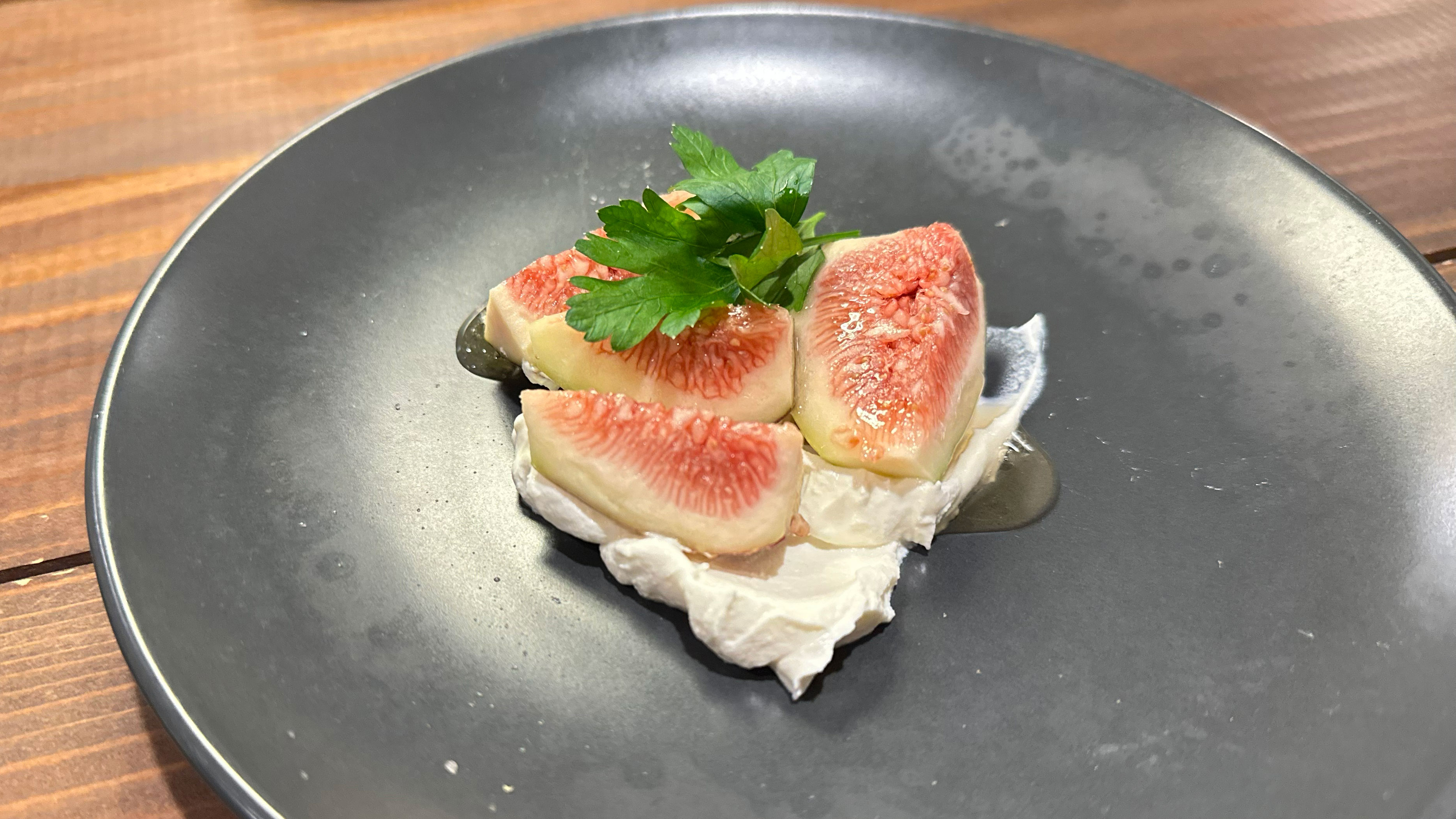 秋冬夕食一例：いちじくとクリームチーズ