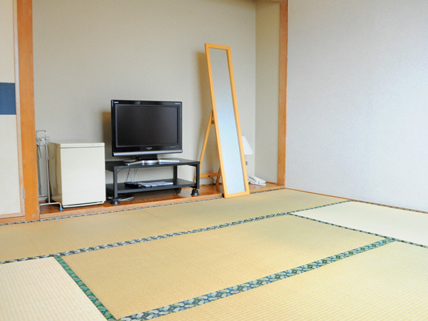 【8叠日式房间】舒展一下腿，放松一下。请在我们的榻榻米房间里放松。