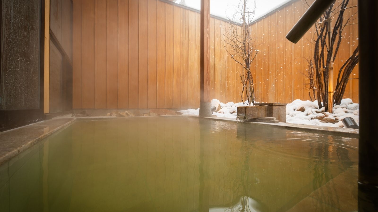 月の湯　露天風呂