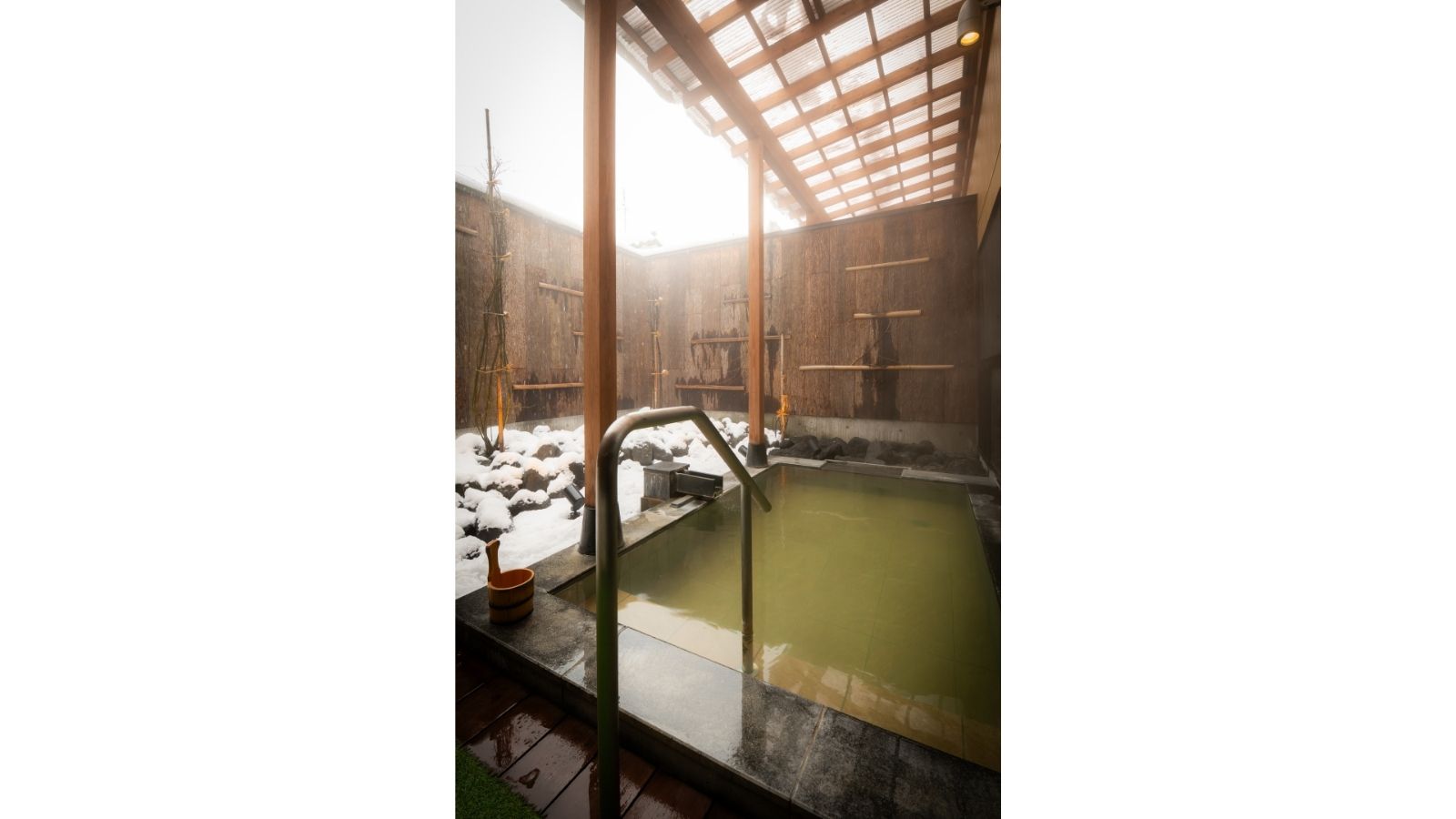 月の湯　露天風呂