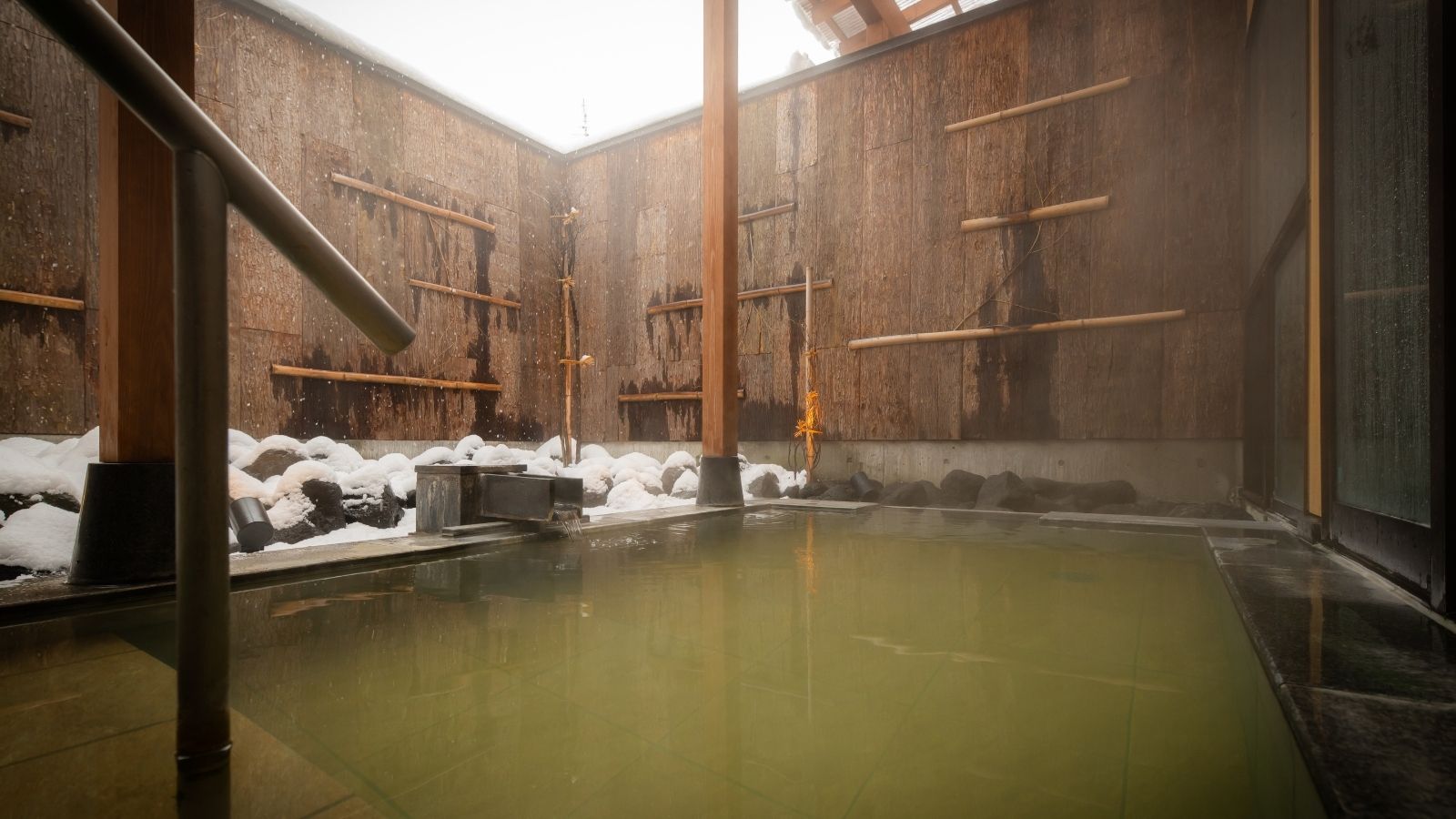 月の湯　露天風呂