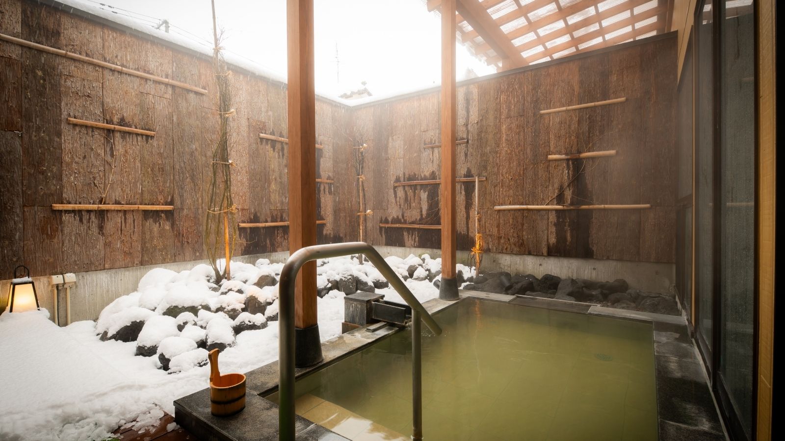 月の湯　露天風呂